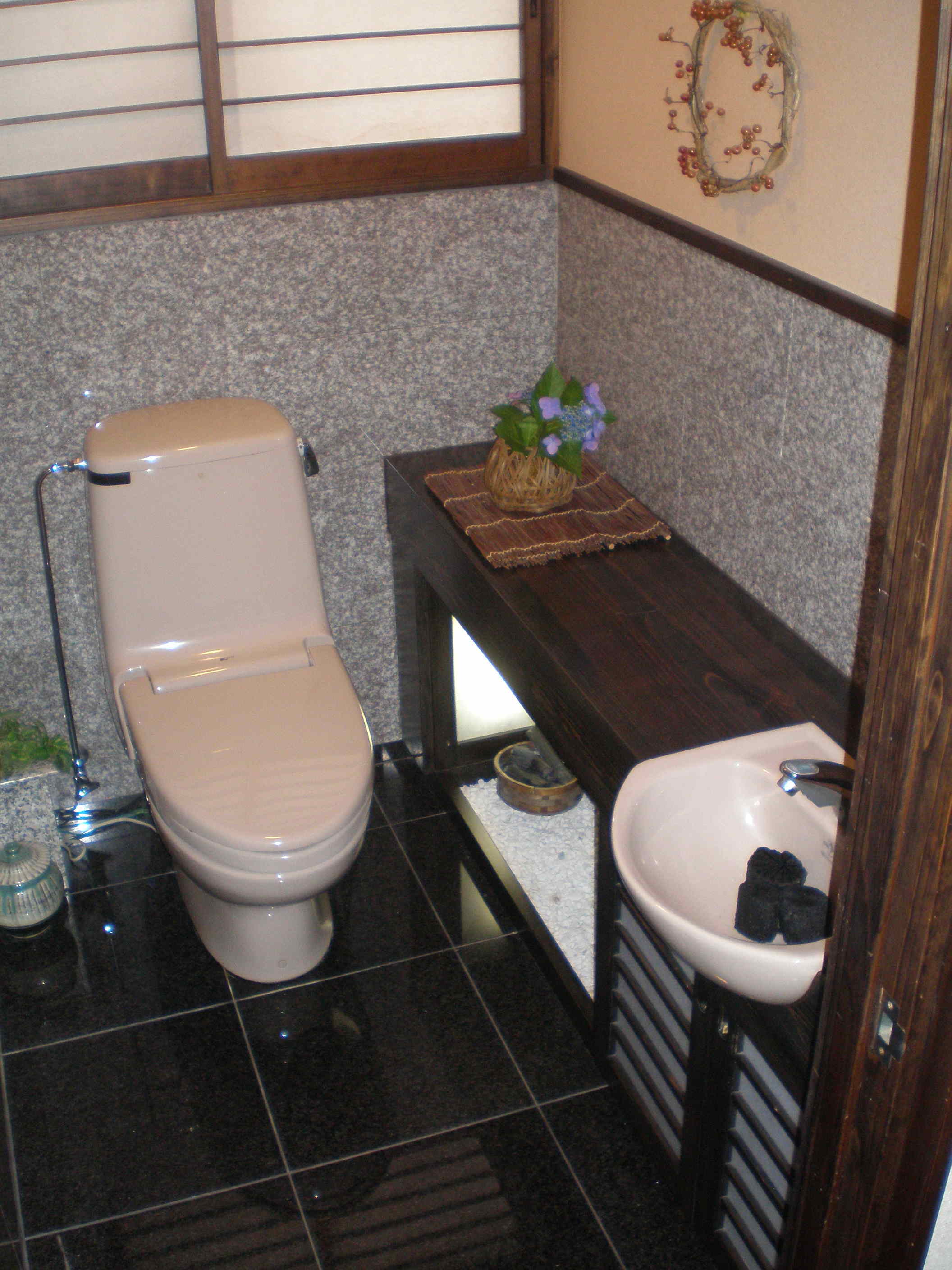 �l�Z��̃g�C���̎ʐ^