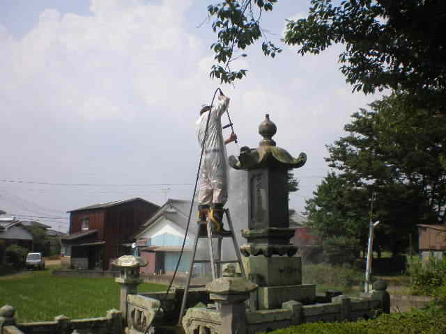 ��΂̃N���[�j���O�@�Ɛ΂̎ʐ^